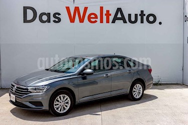 foto Volkswagen Jetta Comfortline usado (2019) color Gris precio $289,000