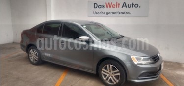 foto Volkswagen Jetta Live usado (2017) color Gris Platino precio $215,000