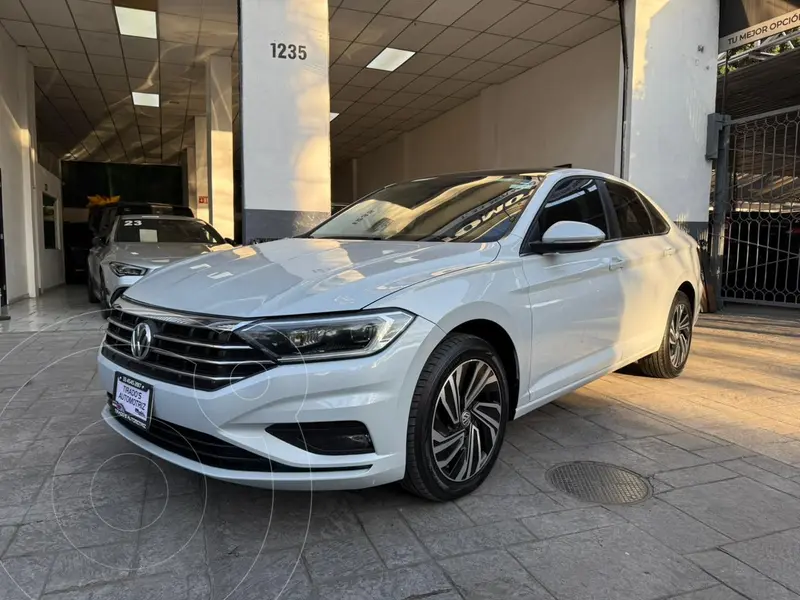 Foto Volkswagen Jetta Highline Tiptronic usado (2019) color Blanco precio $309,900