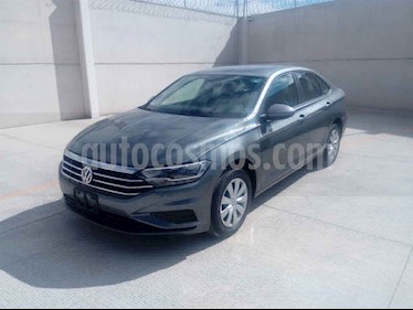 foto Volkswagen Jetta 4p Trendline L4/1.4/T Aut usado (2019) color Gris precio $285,000