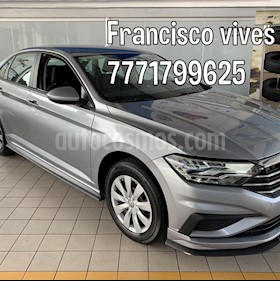 Foto Volkswagen Jetta Trendline Tiptronic usado (2019) color Gris precio $304,900