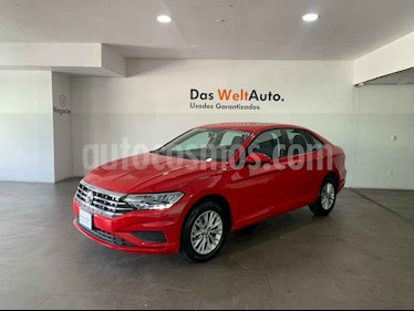 Foto Volkswagen Jetta 4p Comfortline L4/1.4/T Man usado (2019) color Rojo precio $291,000