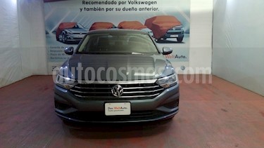 foto Volkswagen Jetta Comfortline usado (2019) color Gris Platino precio $282,000