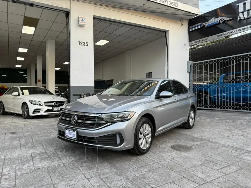 Foto Volkswagen Jetta Comfortline usado (2023) color Plata financiado en mensualidades(enganche $74,000 mensualidades desde $10,617)