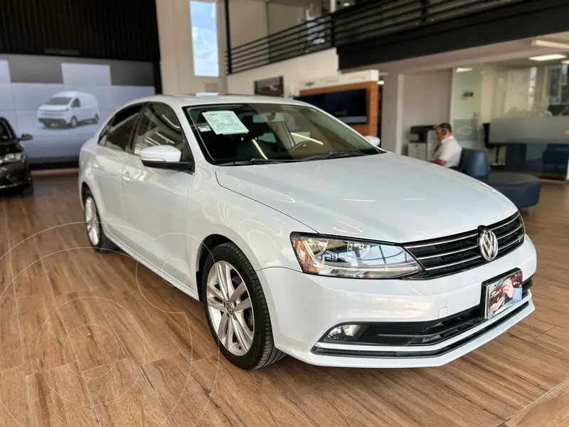 Foto Volkswagen Jetta Sportline Tiptronic usado (2017) color Blanco precio $239,000