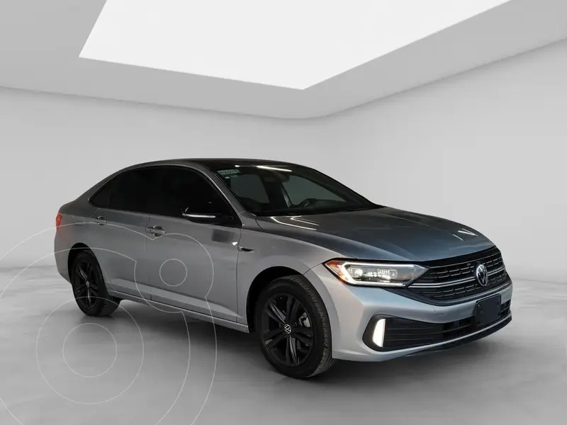 Foto Volkswagen Jetta Sportline usado (2022) color plateado precio $403,900