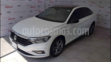 Volkswagen Jetta 4p R-Line L4/1.4/T Aut usado (2019) color Blanco precio $335,000