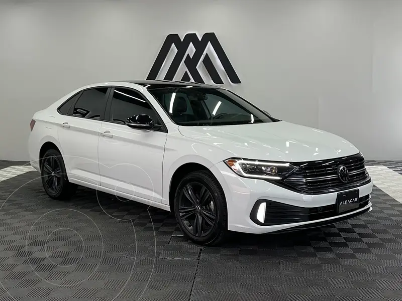 Foto Volkswagen Jetta Sportline usado (2024) color Blanco precio $419,999