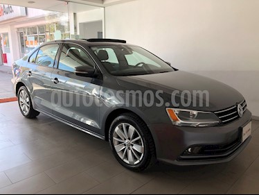 foto Volkswagen Jetta Comfortline Tiptronic usado (2015) color Gris Platino precio $195,000