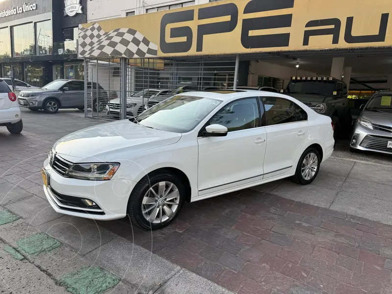 Foto Volkswagen Jetta Comfortline Tiptronic usado (2018) color Blanco precio $238,000