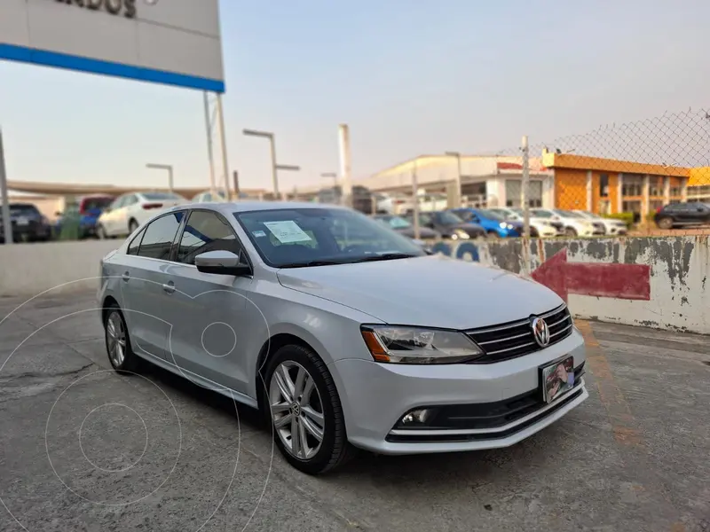 Foto Volkswagen Jetta Sportline Tiptronic usado (2017) color Blanco precio $239,000