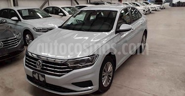 foto Volkswagen Jetta 4p Comfortline L4/1.4/T Aut usado (2019) color Blanco precio $254,900