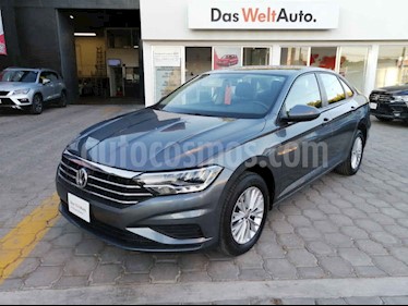 foto Volkswagen Jetta Comfortline Tiptronic usado (2019) color Gris precio $299,228