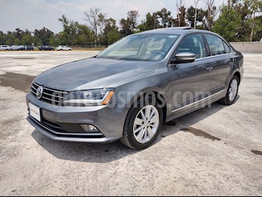 foto Volkswagen Jetta Trendline usado (2018) color Gris Platino precio $239,000