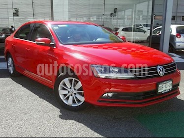 foto Volkswagen Jetta Comfortline Tiptronic usado (2017) color Rojo precio $258,000