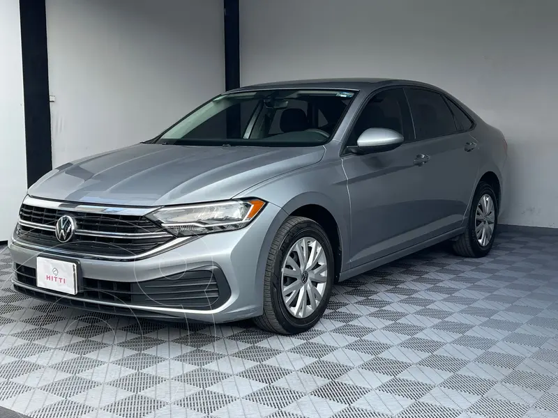 Foto Volkswagen Jetta Trendline usado (2023) color Plata financiado en mensualidades(enganche $65,600 mensualidades desde $7,290)