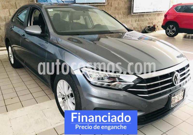 foto Volkswagen Jetta Comfortline Tiptronic usado (2019) color Gris Acero precio $78,750