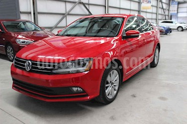 foto Volkswagen Jetta 4p Comfortline L5/2.5 Aut usado (2018) color Rojo precio $229,900