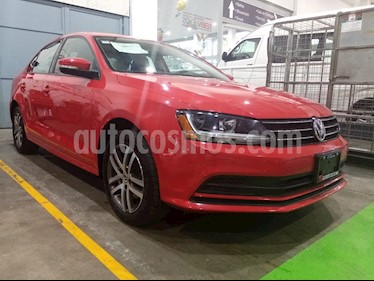 foto Volkswagen Jetta Trendline usado (2017) color Rojo Tornado precio $249,000