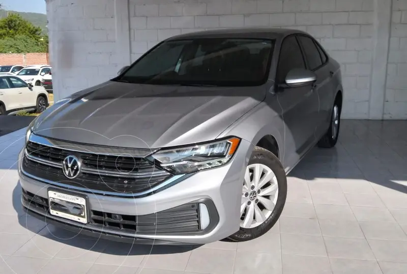 Foto Volkswagen Jetta Comfortline usado (2023) color plateado precio $390,000