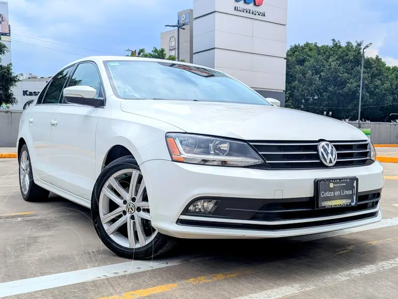Foto Volkswagen Jetta Sportline usado (2017) color Blanco precio $265,000