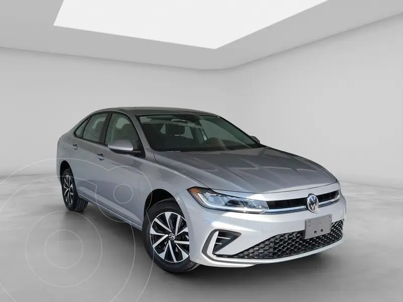 Foto Volkswagen Jetta Comfortline usado (2025) color plateado precio $461,900