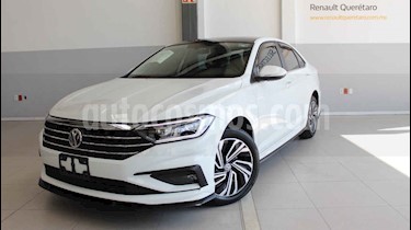 Foto Volkswagen Jetta 4p Highline L4/1.4/T Aut usado (2019) color Blanco precio $370,000