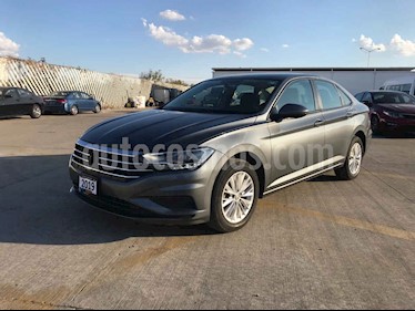foto Volkswagen Jetta 4p Comfortline L4/1.4/T Aut usado (2019) color Gris precio $258,900