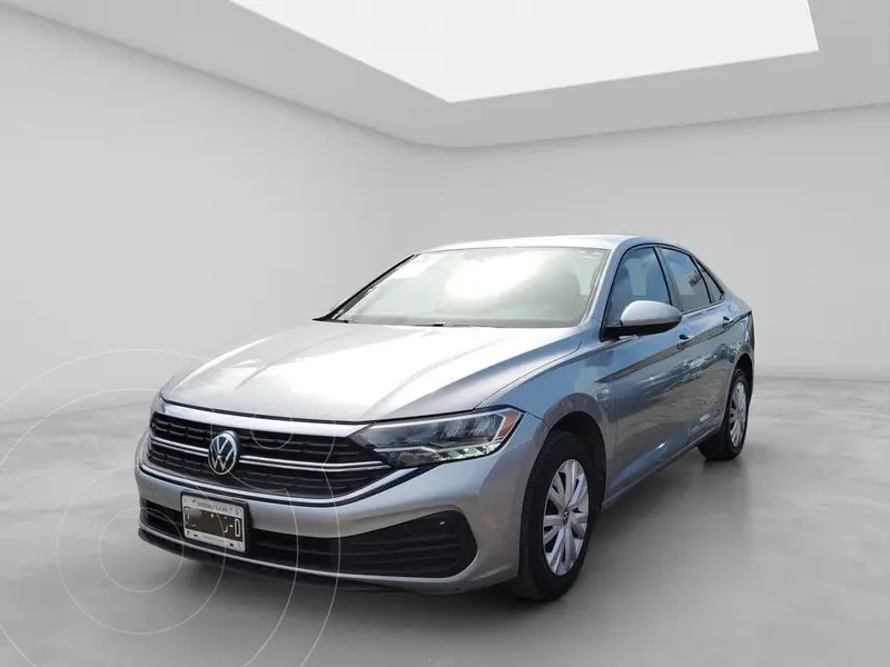 Foto Volkswagen Jetta Trendline usado (2023) color plateado precio $360,000