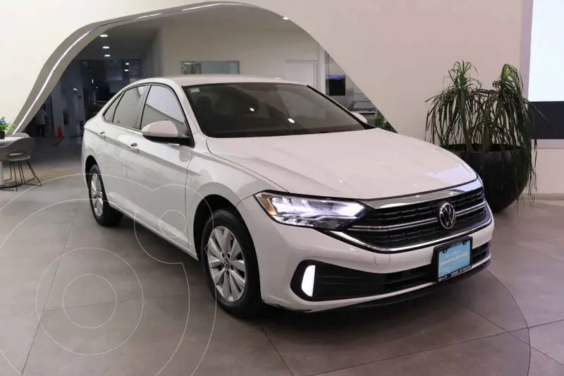 Foto Volkswagen Jetta Comfortline usado (2024) color Blanco financiado en mensualidades(enganche $83,160 mensualidades desde $8,827)