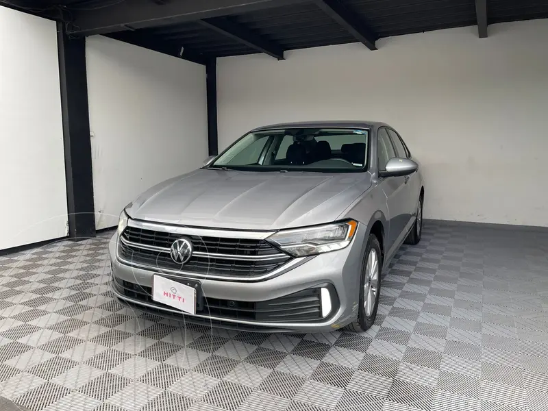 Foto Volkswagen Jetta Comfortline usado (2023) color plateado precio $368,000