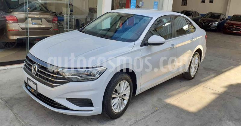 foto Volkswagen Jetta 4p Comfortline L4/1.4/T Aut usado (2019) color Plata precio $234,900