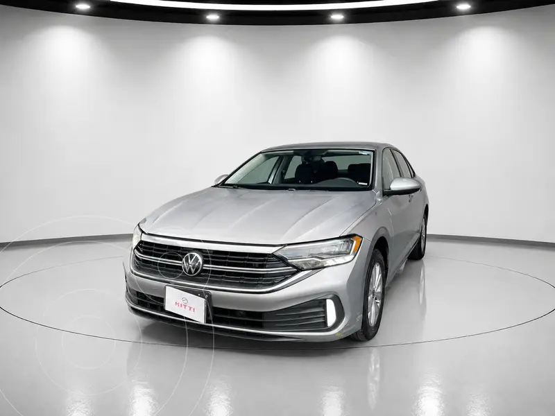 Foto Volkswagen Jetta Comfortline usado (2023) color plateado precio $339,000