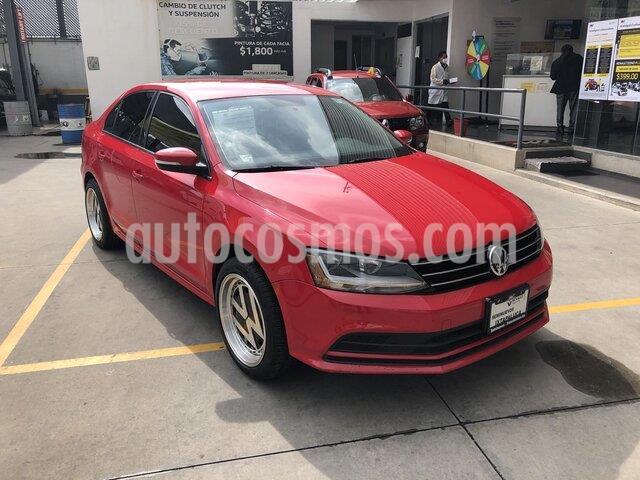 foto Volkswagen Jetta Trendline 2.0 usado (2017) color Rojo Salsa precio $215,000