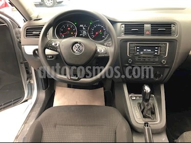 foto Volkswagen Jetta 4P TRENDLINE AT RA-16 usado (2016) color Plata precio $210,000