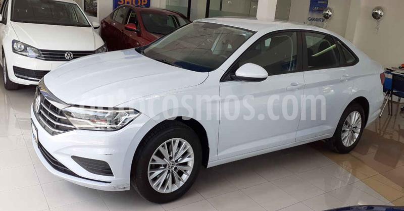 foto Volkswagen Jetta 4p Comfortline L4/1.4/T Aut usado (2019) color Plata precio $234,900