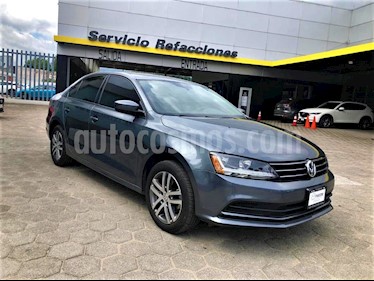 foto Volkswagen Jetta Trendline usado (2018) color Gris Platino precio $245,000