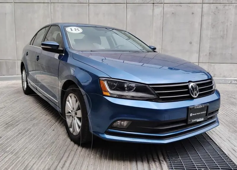Foto Volkswagen Jetta Comfortline Tiptronic usado (2018) color Azul precio $280,000