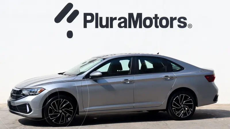 Foto Volkswagen Jetta Comfortline usado (2024) color plateado precio $409,000