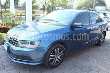 foto Volkswagen Jetta Trendline usado (2017) color Azul Eléctrico precio $240,000
