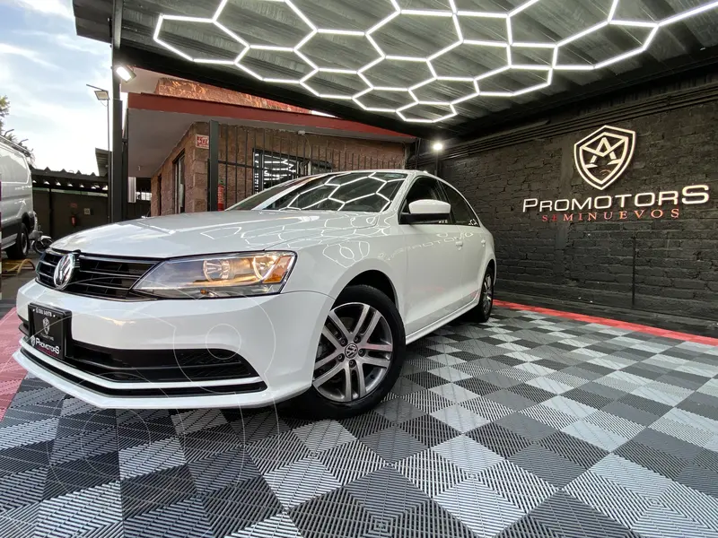 Foto Volkswagen Jetta 2.0 usado (2017) color Blanco precio $194,900