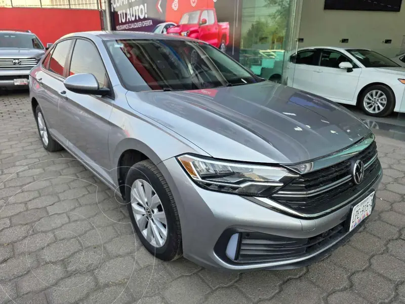 Foto Volkswagen Jetta Trendline Tiptronic usado (2023) color Plata financiado en mensualidades(enganche $96,750 mensualidades desde $8,169)