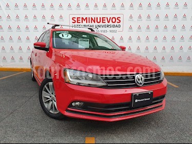Volkswagen Jetta Comfortline usado (2017) color Rojo Tornado precio $230,000