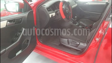 foto Volkswagen Jetta Trendline usado (2015) color Rojo Tornado precio $199,000