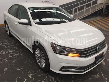 foto Volkswagen Passat 4p Comfortline L5/2.5 Aut usado (2017) color Blanco precio $229,500