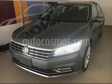 foto Volkswagen Passat GLX VR6 Aut usado (2018) color Gris precio $446,500