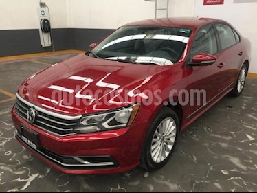 Volkswagen Passat 4p Comfortline L5/2.5 Aut usado (2017) color Rojo precio $229,500