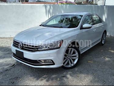 Volkswagen Passat DSG V6 usado (2017) color Blanco precio $310,000