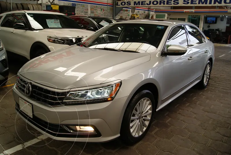 Foto Volkswagen Passat Tiptronic Highline usado (2017) color Plata precio $247,000