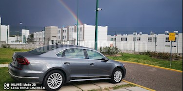foto Volkswagen Passat Tiptronic Highline usado (2017) color Gris precio $269,000